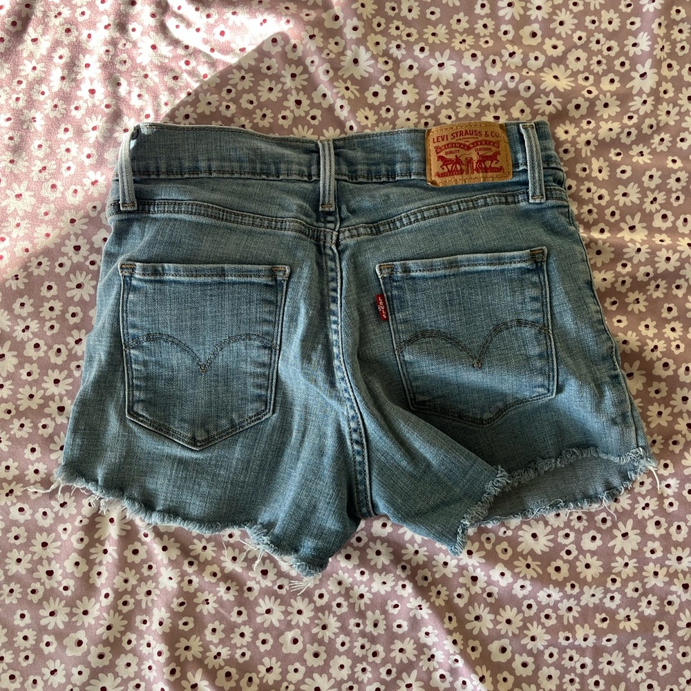 Cut off Levi short shorts